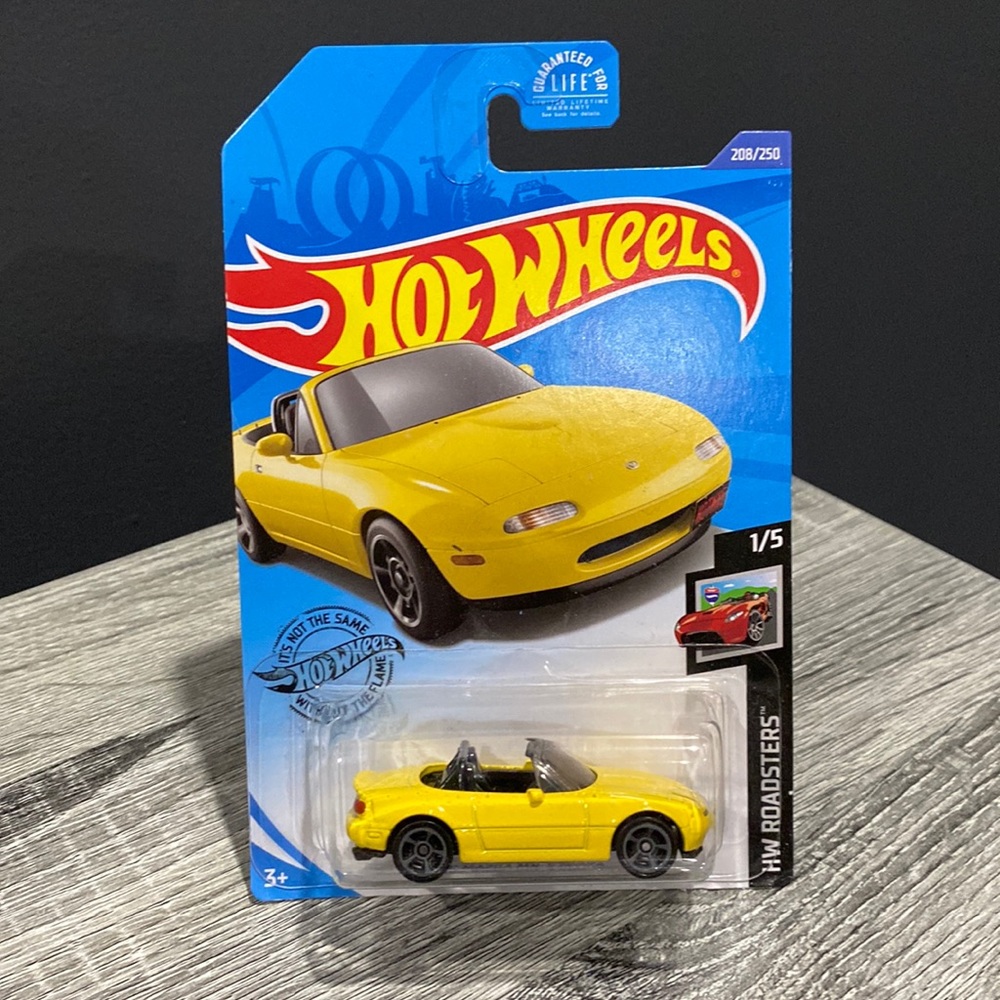 Hot Wheels | Roadsters #1/5: ‘91 Mazda MX-5 Miata - 1:64 Scale Diecast